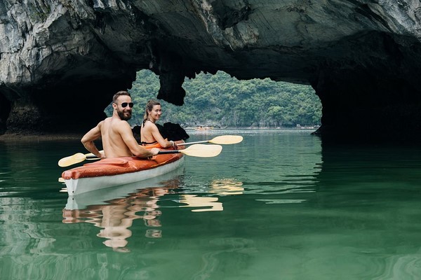 Kayak en la bahía de Ha Long