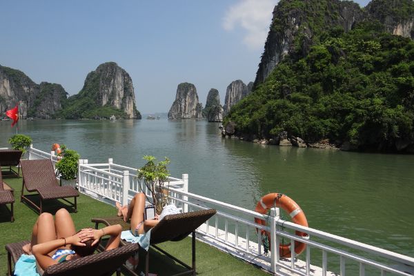 Día 04: Bahía de Halong - Hanói - Vuelo A Da Nang - Hoi An