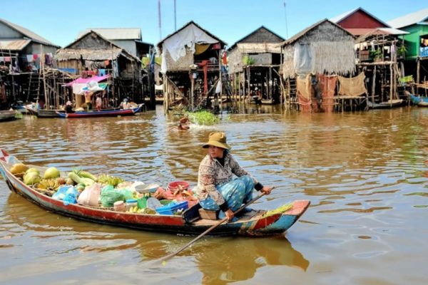 Día 05: Siem Reap - Lago Tonle Sap - Vuelo a Phnom Penh