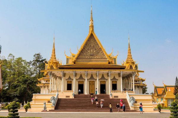 Día 02: Phnom Penh, una ciudad llena de contrastes