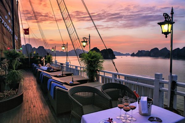 Día 03: Hanoi - Bahía de Halong (guía en inglesa al bordo)