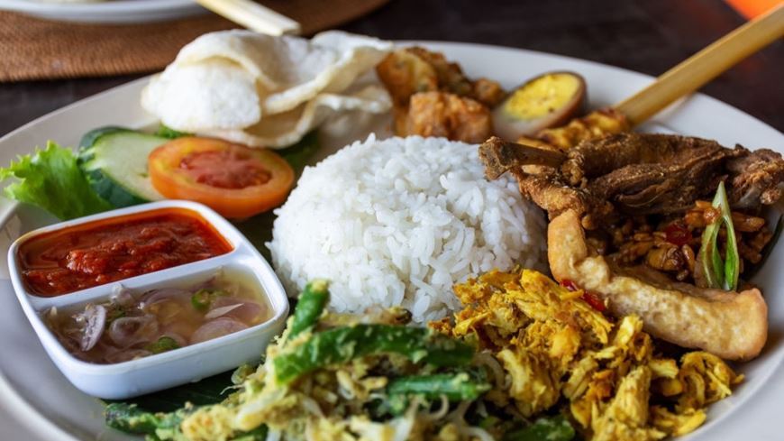 Bebek Betutu pato guisado Bali Indonesia