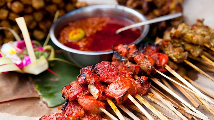 Sate Lembat carne ensartada Bali Indonesia