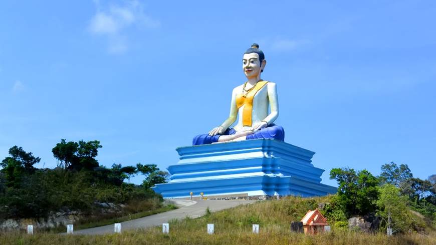 Estatua de Yeay Mao en la colina Bokor