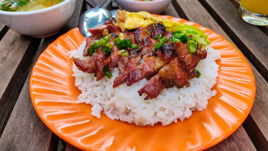 Bai Sachchrouk arroz con cerdo cocina camboyana