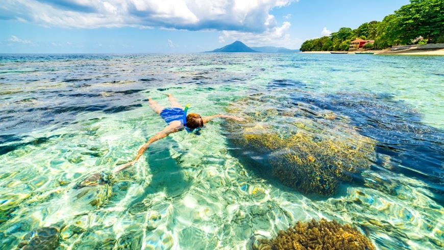 Buceo en la isla de Célebes Indonesia