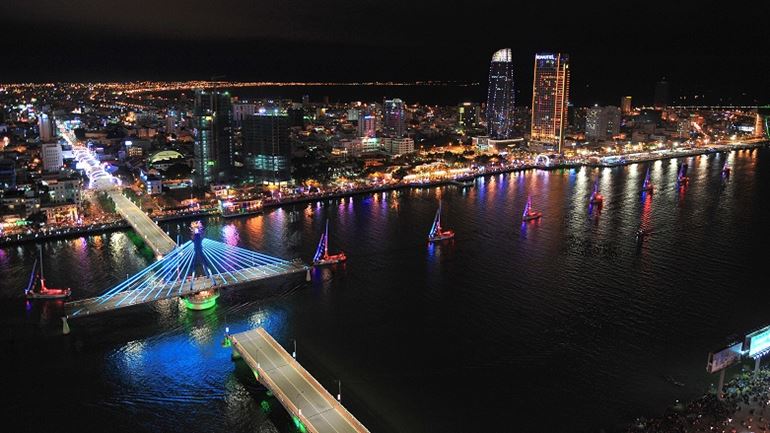 Giratorio puente Da Nang del río Han
