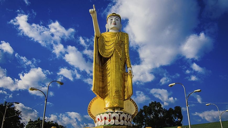El Buda de pie Kengtung Myanmar
