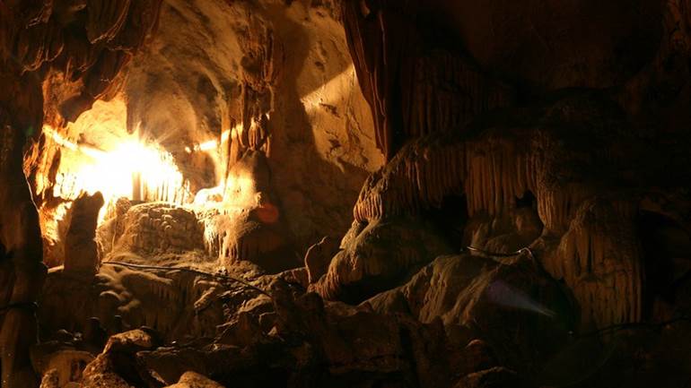 Cueva Mo Luong en Mai Chau