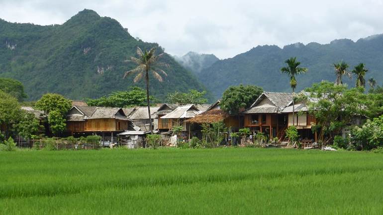 Pueblo local Lac en Mai Chau