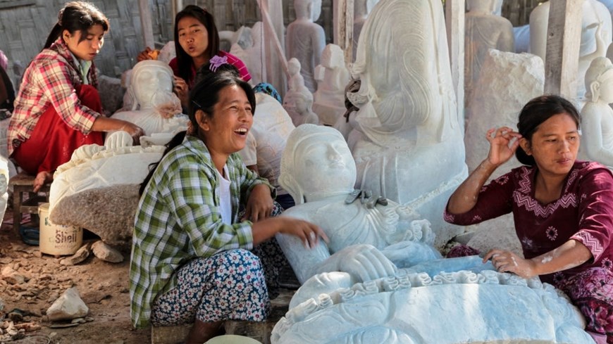 Taller de talla de piedra en Mandalay Myanmar
