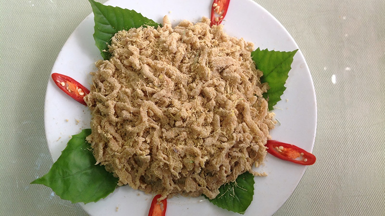 Kim Son ensalada de pescado crudo Nhech