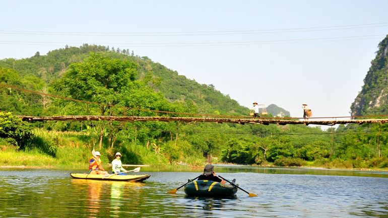 Kayaking en Pu Luong