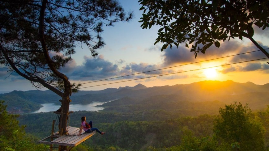 Parque Nacional Kalibiru en Yogyakarta al atardecer