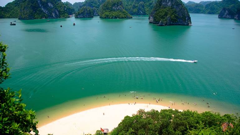 Isla de Titop en bahia de Halong