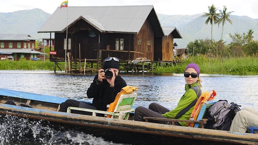 Admirar el paisaje del lago Inle desde bote