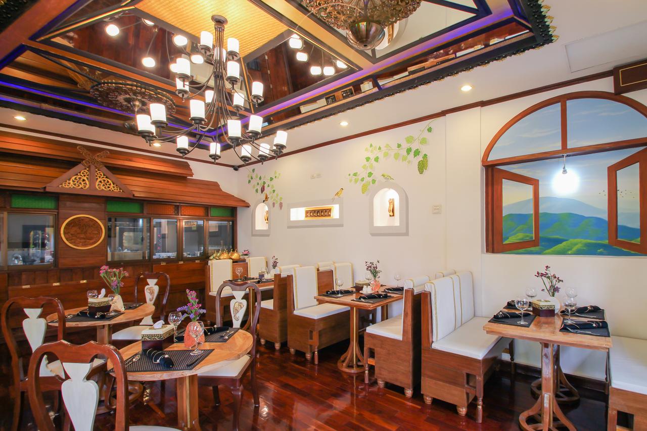 Restaurantes Chiang Mai: Jacky Show Restaurant