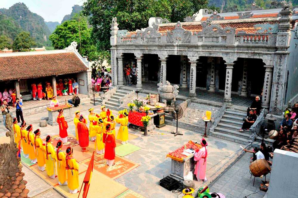 Festival en el templo Thai Vi en Tam Coc